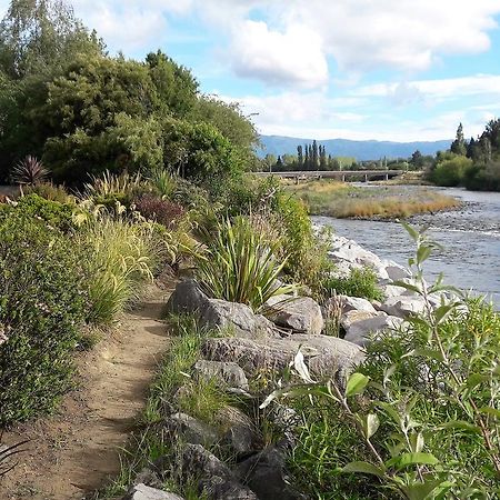 Absolute Riverside Turangi Exterior foto